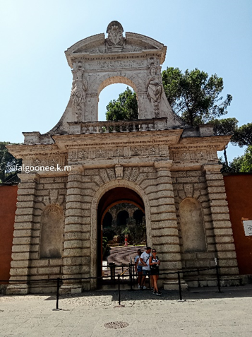 Exploring the Palatine Hill: the birthplace of Rome 11